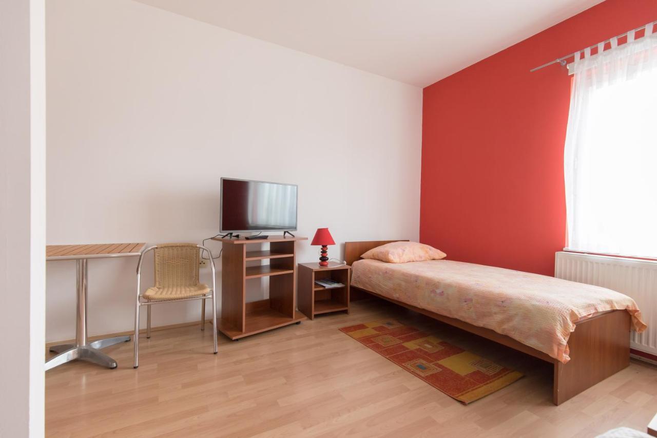 Guesthouse Capistro Bilje المظهر الخارجي الصورة