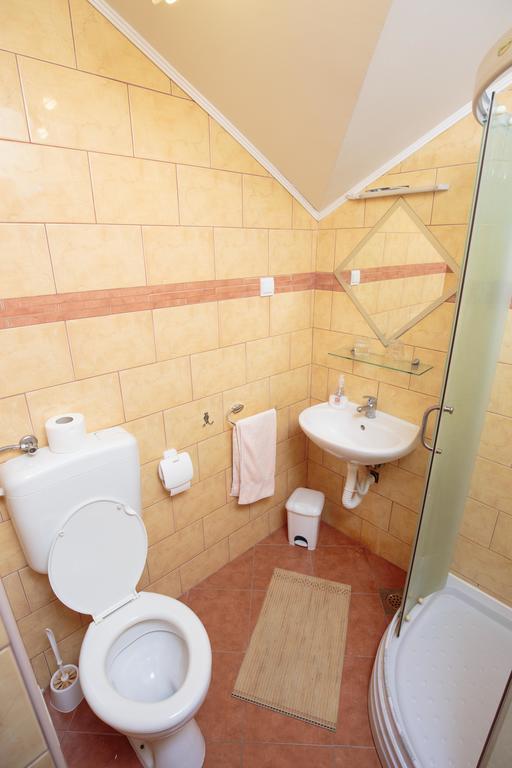 Guesthouse Capistro Bilje المظهر الخارجي الصورة